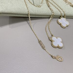 Van Cleef Arpels white flower necklace