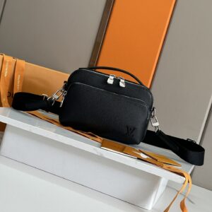 District mini messenger bag design