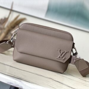 Fastline messenger bag with soft calf leather