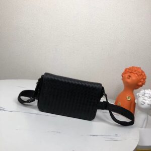 BV woven messenger bag, size 24x17x7cm