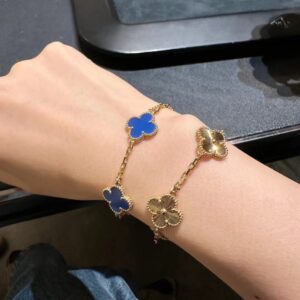 VCA gold laser-engraved five flowers bracelet wearing diagram