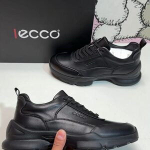 ECCO Casual Lightweight Walking Shoes