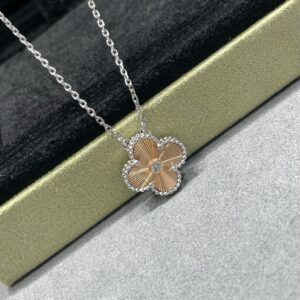 VCA 2024 Christmas cart flower four-leaf necklace