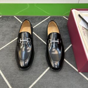 Formal leather shoes