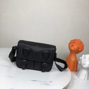 BV woven messenger bag, size 25x20x8cm