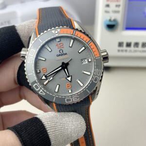 VS Omega Aqua Terra 600 quarter orange titanium 8900 caliber watch