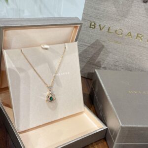 Skirted necklace with gemstone accents