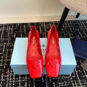 Thick heel square toe sandal