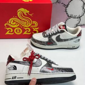 Air Force 1 low-cut shoes white black snake skin