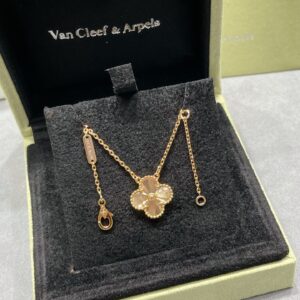 Limited edition VCA cart flower four-leaf necklace