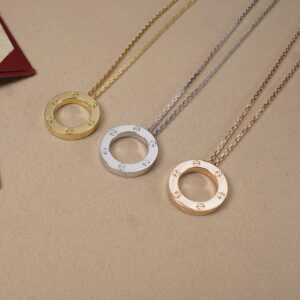 Love big disc necklace