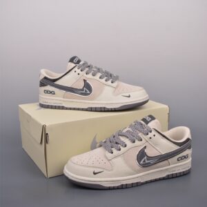 Nike SB Dunk Low CDG