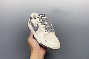Nike SB Dunk Low CDG