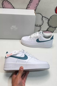 Air Force 1 low-cut shoes white green
