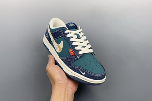 Nike SB Dunk Low skateboard shoes