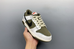 Nike SB Dunk Low Green Fault Code