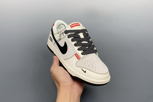 Nike SB Dunk Low Supreme Collaboration