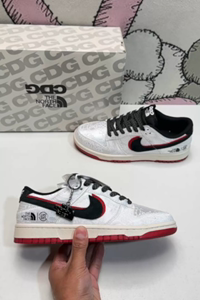Dunk Low SB low-cut skateboard shoes black white red