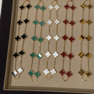 Ten flower necklace