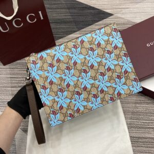 Handbag with logo pattern