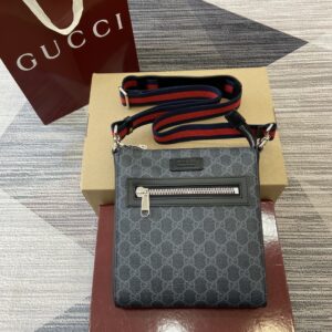 Messenger bag with flat stripe design