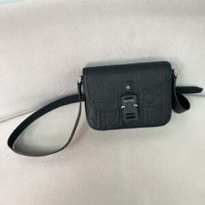 Gravity saddle messenger bag