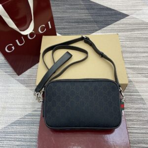 Shoulder bag with GG pattern cloth