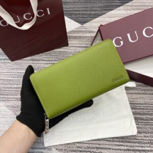 Tuss green zipper wallet with Gucci logo