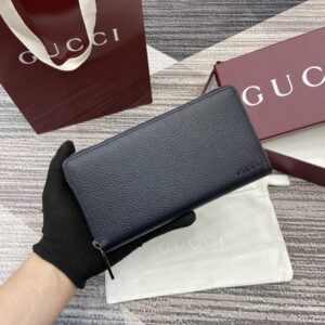 Tuss green zipper wallet with Gucci logo