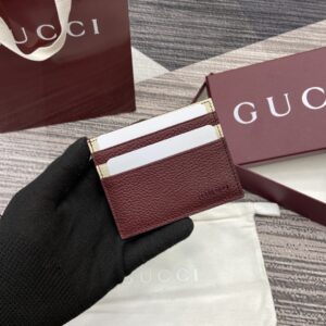 Red zipper card holder with six card slots