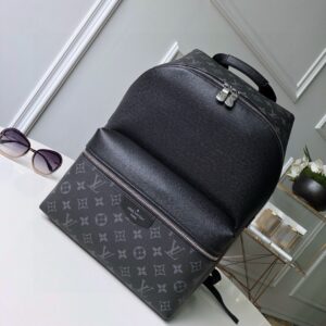 Discovery small backpack white monogram