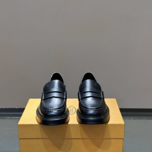 Men's leather dress loafers with T-shaped buckle decoration