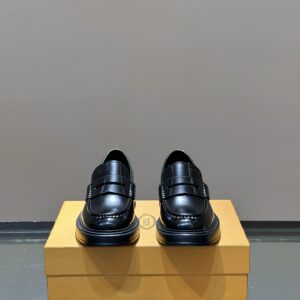Men's leather dress loafers with T-shaped buckle decoration