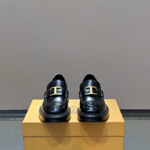 Men's leather dress loafers with T-shaped buckle decoration