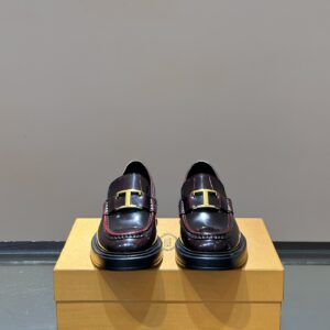 Men's leather dress loafers with T-shaped buckle decoration