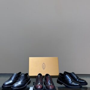 Loafer shoes with leather decoration