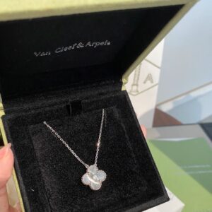 New year limited diamond four leaf necklace