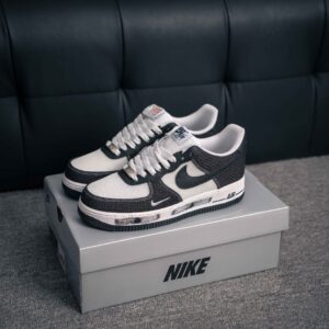 Air Force 1 sneaker with built-in air cushion and original materials