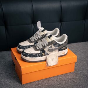 Air Force 1 sneaker with built-in air cushion and original materials