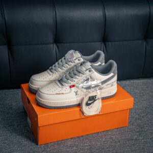 Air Force 1 sneaker with built-in air cushion and original materials