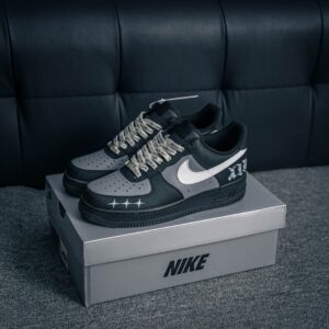 Air Force 1 sneaker with built-in air cushion and original materials