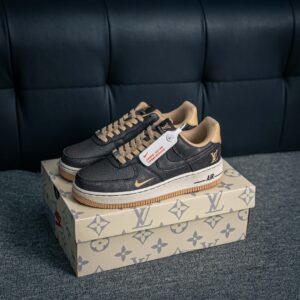 Air Force 1 sneaker with built-in air cushion and original materials