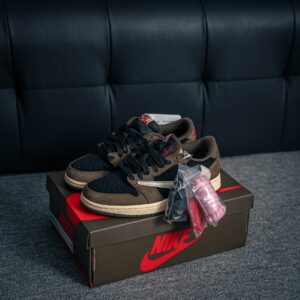 Air Jordan 1 model CQ4277 color 001 available in multiple sizes