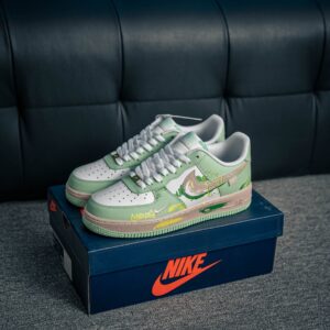 Air Force 1 sneaker with built-in air cushion and original materials