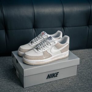 Air Force 1 sneaker with built-in air cushion and original materials