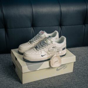 Air Force 1 sneaker with built-in air cushion and original materials