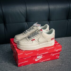 Air Force 1 sneaker with built-in air cushion and original materials