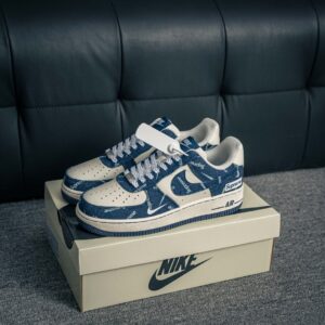 Air Force 1 sneaker with built-in air cushion and original materials