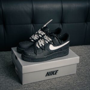 Air Force 1 sneaker with built-in air cushion and original materials