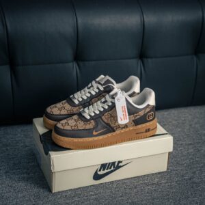 Air Force 1 sneaker with built-in air cushion and original materials